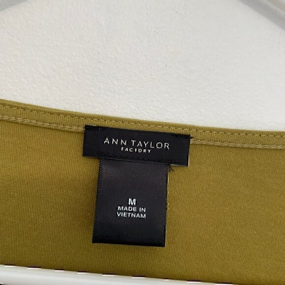 ANN TAYLOR Factory Split Pea Green Floral Lace Overlay Front Long Sleeve Tee Top - Picture 4 of 10